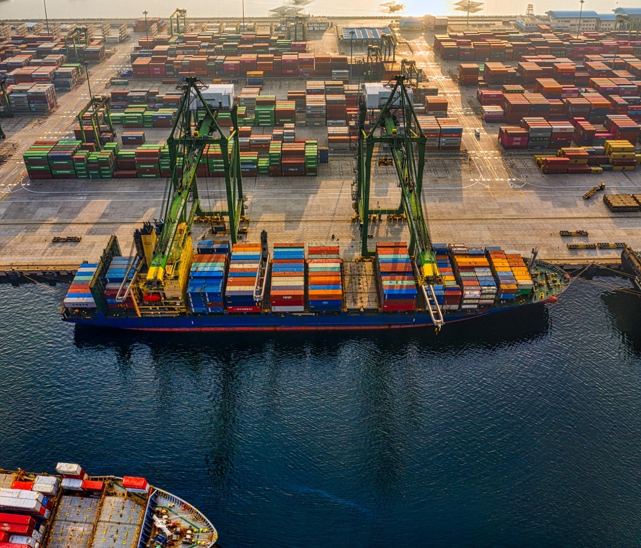 5 Powerful Ways Supply Chain Visibility Helps Solve Bottlenecks and Reduce Risk