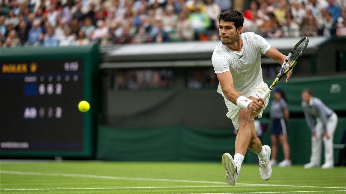 Alcaraz Begins Wimbledon Title Defence as Murray Faces Career Decision